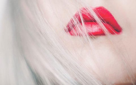 怎样追求一个喜欢很久的人？女生说“不敢依靠我”怎么做？