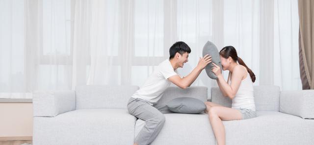 内向女生的约会技巧：克服害羞的5种方法