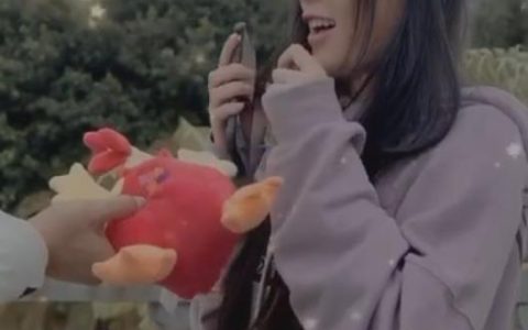 飞檐走壁是撩妹还是助人为乐，美女脸红心跳爱了爱了